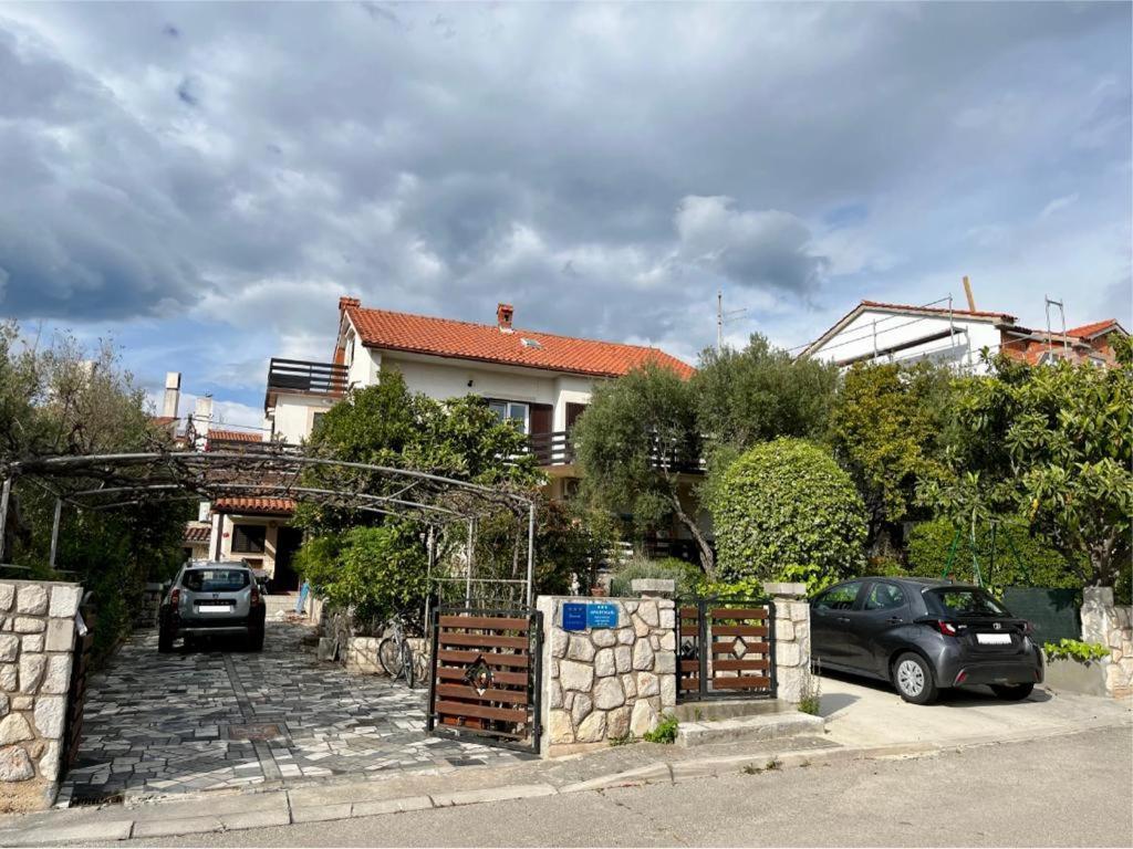 קרס Apartmani Zora מראה חיצוני תמונה